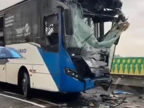 Array,Ngilu! Begini Kondisi 2 Bus TJ yang 'Adu Banteng' di Koridor 13
