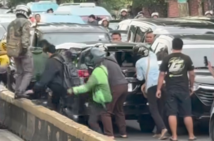 Array,Viral Calya Diamuk Massa, Kenapa Makin Banyak yang Berani Lawan Arah?