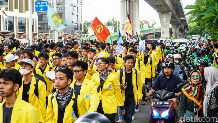 Array,Ada Demo BEM UI di Bundaran HI Hari Ini, Catat Rute Alternatifnya