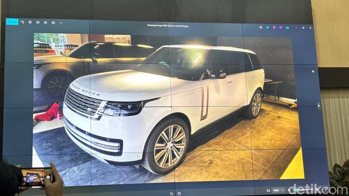 Array,Begini Nasib Mobil Rp 8,5 Miliar yang Dikembalikan Gubernur Kaltim