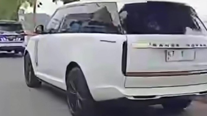Array,Pelajaran dari Mobil Dinas Gubernur Kaltim Rp 8,5 M