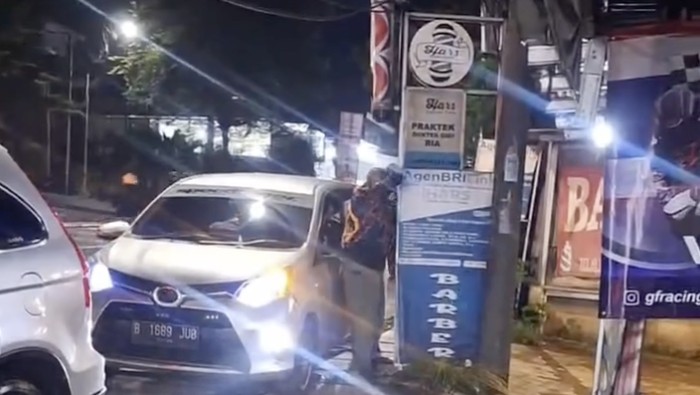 Array,Oknum TNI Aniaya Sopir Taksi Online, Berawal dari Senggolan