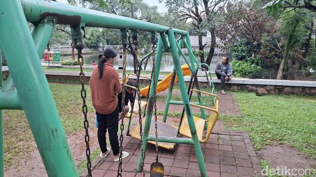 Array,Menyambangi Taman Apung, Spot Liburan Murah di Jakarta Timur