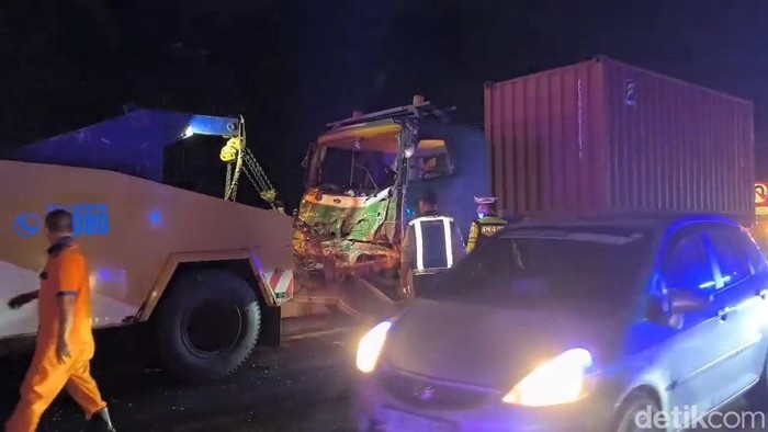 Array,Bukan 'Angker', Ini Sebabnya Kecelakaan Truk Rem Blong Terus Berulang di Cipularang