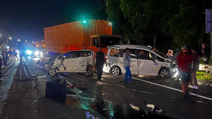 Array,Kecelakaan Beruntun Tol Cipularang Gegara Truk Rem Blong, Kenapa Terulang Lagi?