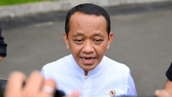 Array,Bahlil Pulang Kerja Pakai Mobil Listrik: Biar Nggak Antre di Pom Bensin