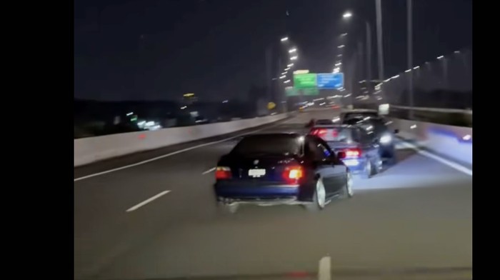 Array,Pelajaran Mobil Konvoi Zig-zag di Tol hingga Dicari Polisi