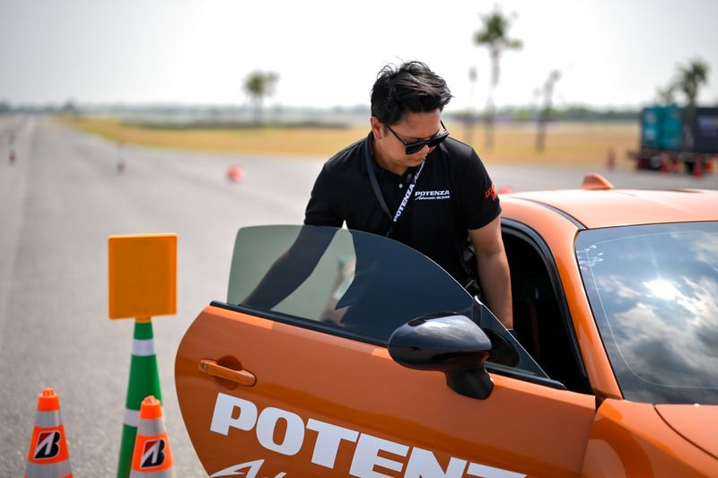 Array,Merasakan Ban Baru Bridgestone buat Mobil Sport, Grip-nya Mantap!