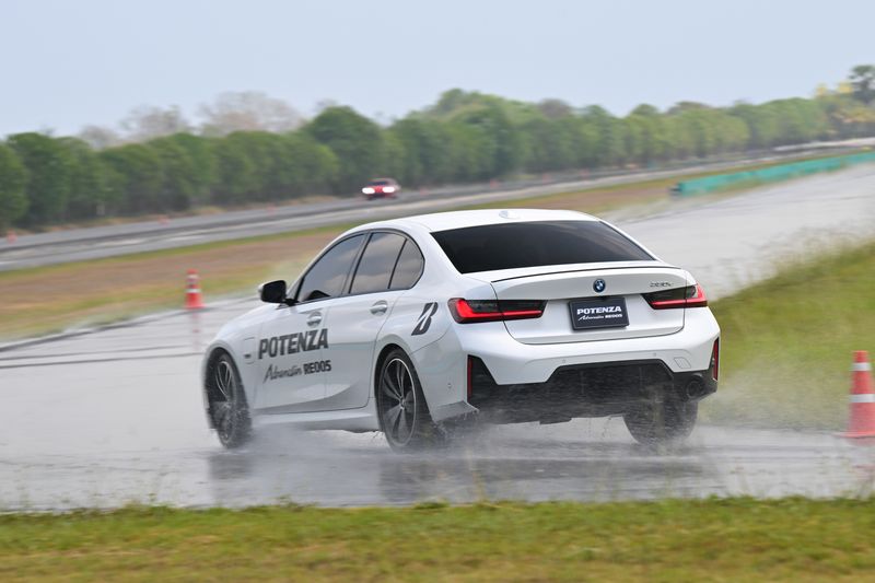 Array,Merasakan Ban Baru Bridgestone buat Mobil Sport, Grip-nya Mantap!