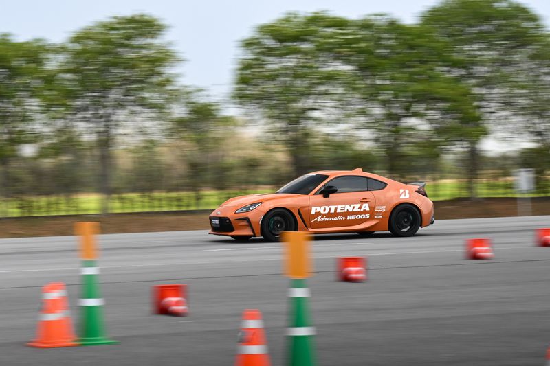 Array,Merasakan Ban Baru Bridgestone buat Mobil Sport, Grip-nya Mantap!