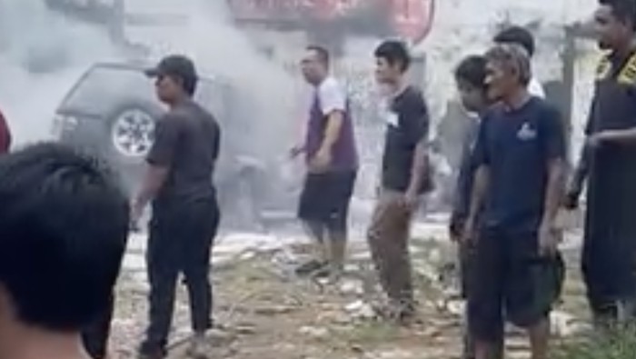 Array,Duh! Mobil Terbakar Gara-gara Bocil Bakar Kertas