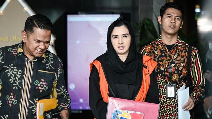 Array,Isi Garasi Suami Bupati Fadia Arafiq yang Ikut Nikmati Duit Korupsi