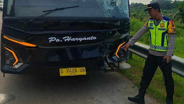 Array,Pelajaran dari Kecelakaan Bus PO Haryanto Tabrak 5 Mobil Pemudik di Tol Batang