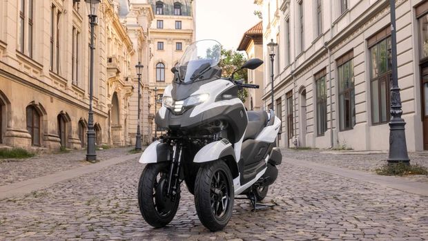 Array,Yamaha Luncurkan 'XMAX Roda Tiga' Baru, Makin Canggih dan Aman!