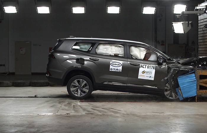 Array,Fitur Safety Penting Disunat, Status Bintang 5 Uji Tabrak Mobil Ini Dicabut