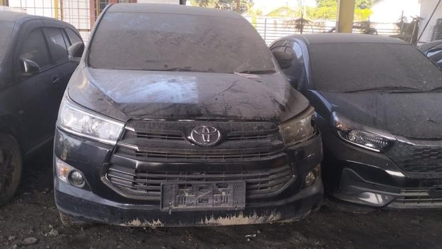 Array,Lelang Kijang Innova Reborn Diesel Mulai Rp 80 Jutaan, Minat?