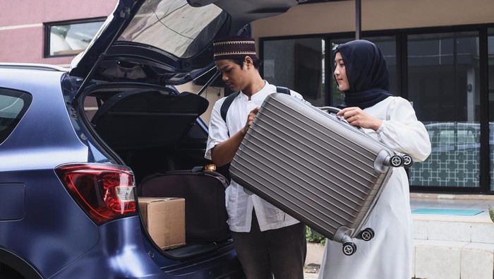 Mudik dengan Kendaraan Pribadi? Simak Tips Berikut, Cek Cuaca-P3K Jangan Lupa, 1. Pastikan Kondisi Kendaraan, 2. Atur Rute Perjalanan, 3. Periksa Kondisi Cuaca, 4. Bagi Perjalanan Dalam Beberapa Bagian, 5. Manfaatkan Teknologi, 6. Pantau Laporan Lalu Lintas, 7. Siapkan Perlengkapan Darurat