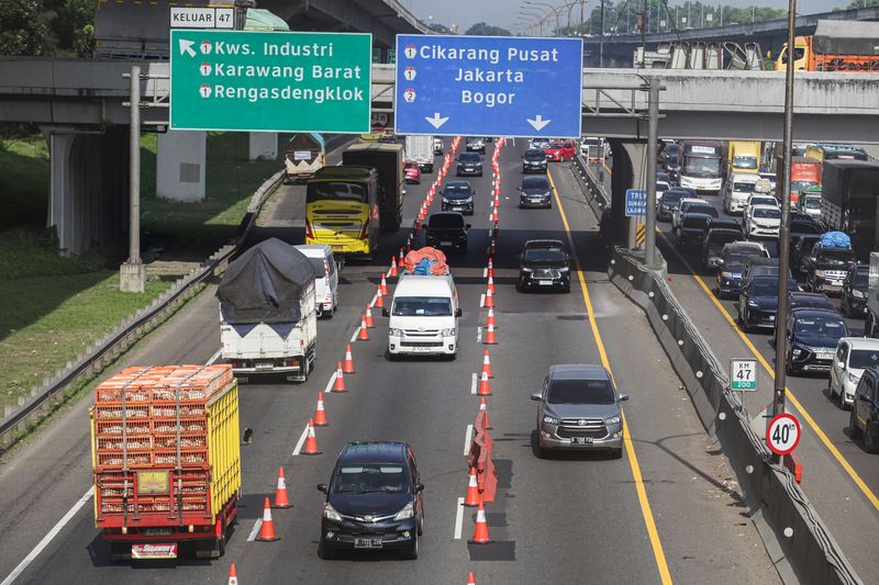 Array,Sudah Lebih dari 1,2 Juta Kendaraan Mudik Keluar Jakarta!