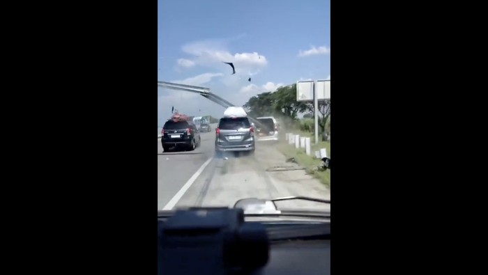 Array,Avanza-Innova Tertusuk Guard Rail saat Mudik, KNKT Bilang Harusnya Ada Ini