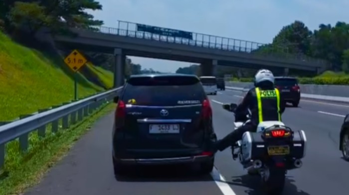 Array,Cerita Polisi Setut Avanza yang Mogok di Tol Cipali