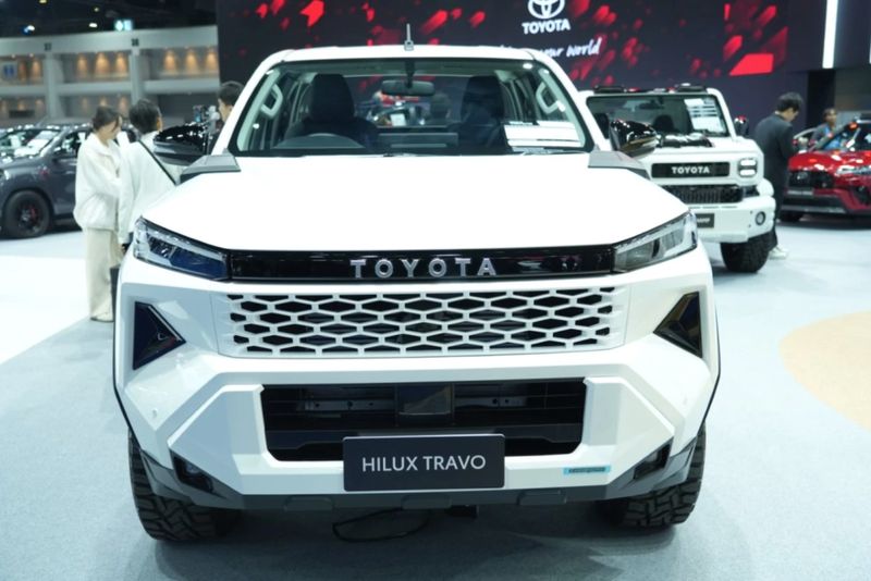 Array,Toyota Luncurkan Hilux Terbaru, Ada Versi Listriknya!