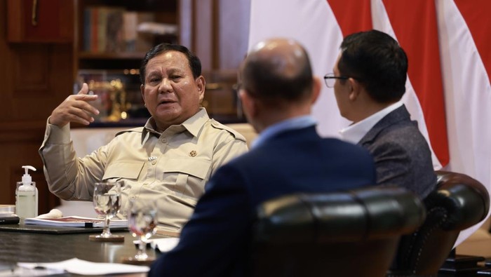 Array,Alasan Prabowo Mau Semua Mobil-Motor di RI Pakai Tenaga Listrik