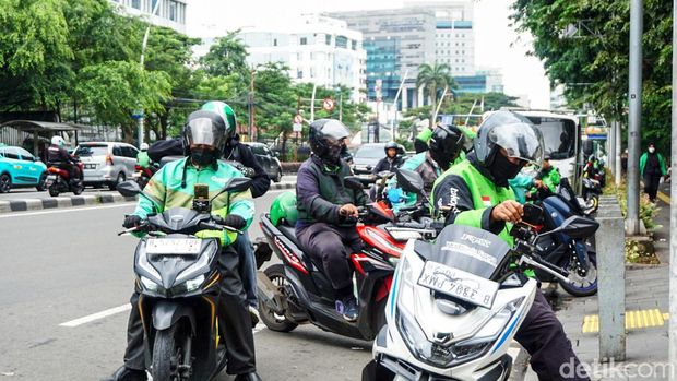 Array,Harga Pertamax Melejit, Ojol Diklaim Nggak Terlalu Terdampak