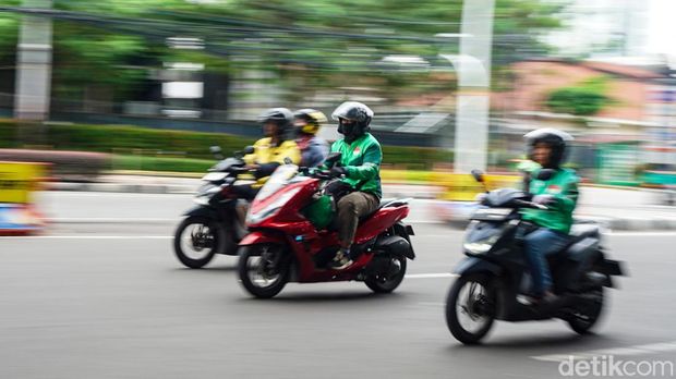 Array,Tarif Aplikasi Direvisi, Penghasilan Ojol Bisa Naik Segini