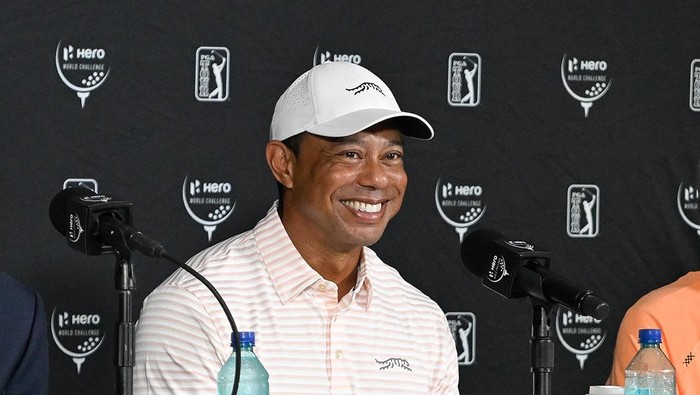 Array,Tiger Woods Kecelakaan, Mobilnya sampai Terguling