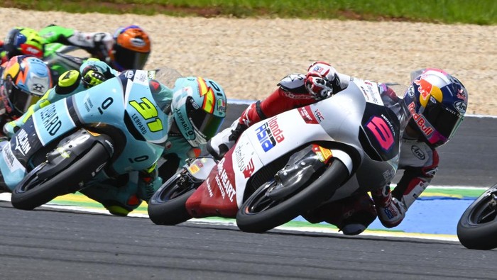 Array,Ini Sebabnya Veda Kena Hukuman Long Lap Penalty di Moto3 Hungaria 2026