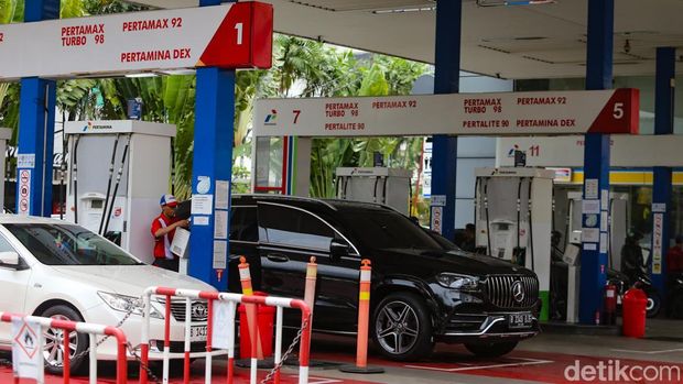 Tips Road Trip Hemat BBM: Jangan Cuma Ngegas, Cara Berkendaranya Juga Penting!, Cek Kondisi Kendaraan, Cek Tekanan Angin Ban, Cek Kondisi Filter Udara, Jaga Kecepatan Stabil, Gunakan BBM Sesuai Rekomendasi Kendaraan, Pilih Rute yang Terbaik
