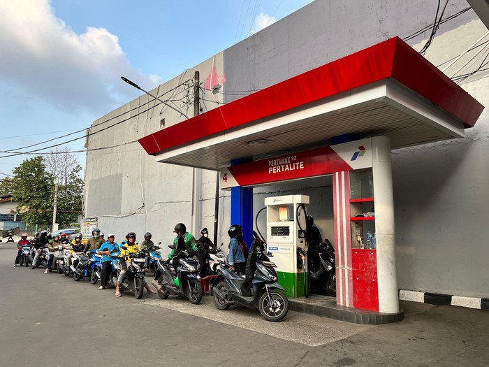 Array,Alhamdulillah, Ojol Bersyukur Harga Bensin Pertamina Tak Naik