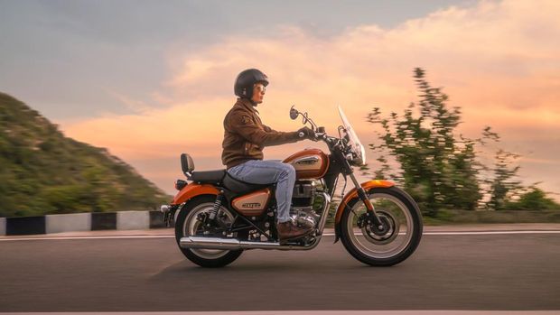 Array,Royal Enfield Meteor 350 Sundowner Orange Meluncur di RI, Harga Rp 130,6 Juta