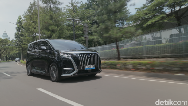 Array,Bukan Mewahnya, 'Kartu As' Denza D9 Ini Bikin Alphard Iri