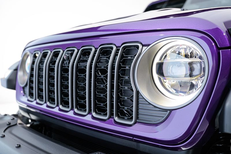 Array,Gagah tapi Imut! Jeep Indonesia Hadirkan Wrangler Warna Ungu
