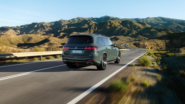 Mercedes-Benz GLS Terbaru Meluncur, SUV Sultan yang Makin Canggih dan Buas!, Tampilan Lebih Sangar, Aura Flagship Makin Kuat, Teknologi Naik Level, Sudah Berbasis AI, Mesin Lebih Buas, Tetap Halus, Suspensi Pintar, Jalan Rusak Jadi Halus, Harga dan Peluang Masuk Indonesia