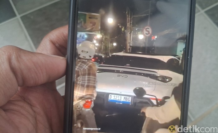 Array,Pajak Rp 0, Segini Harga Mobil Milik Pria yang Joget Cuan MBG