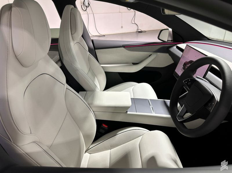 Array,Tesla Mulai Kenalkan SUV 7 Penumpang!
