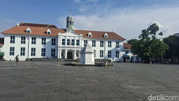 Array,Sejarah di Oud Batavia: dari Markas Besar VOC Hingga Barak Tentara Jepang