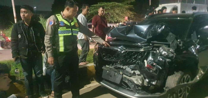 Array,Truk Rem Blong Jadi Biang Kerok Kecelakaan Horor, Seruduk Mobil-Motor