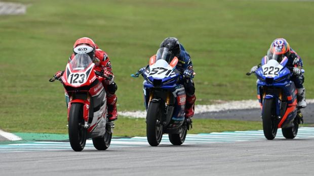Array,Pebalap Indonesia Taklukkan Sepang, Sukses Raih Podium ARRC