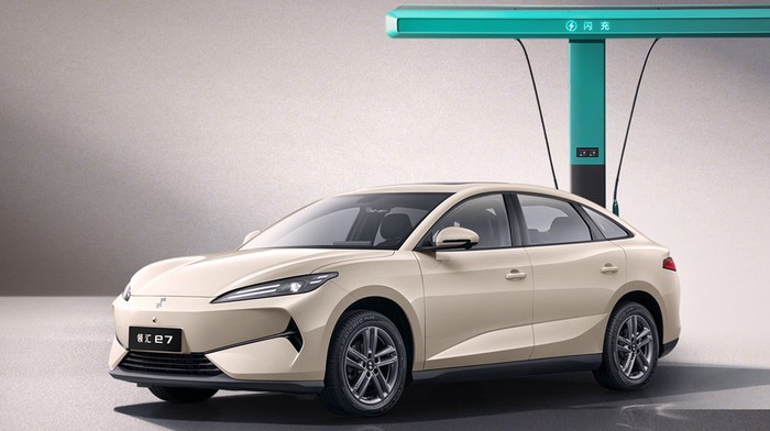 Array,Sedan Listrik Khusus Taksi Online BYD Meluncur, Harga Rp 240 Jutaan