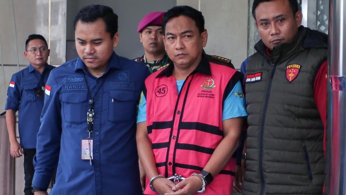 Array,Intip Garasi Ketua Ombudsman yang Dipecat