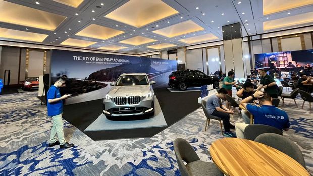 Array,Hiburan Akhir Pekan, Lihat Lebih Dekat Mobil Ikonik BMW di Kemayoran