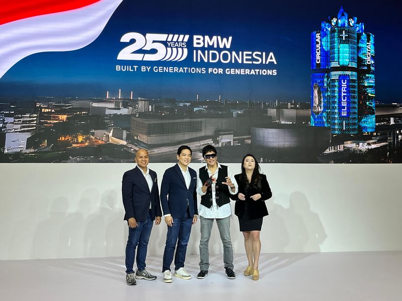 Array,Hiburan Akhir Pekan, Lihat Lebih Dekat Mobil Ikonik BMW di Kemayoran