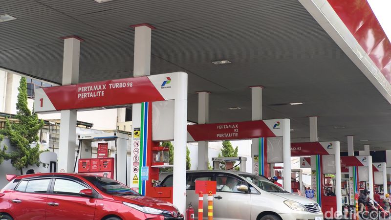 Array,Harga BBM Nonsubsidi Naik Gila-gilaan di RI, Pemerintah Bilang Begini