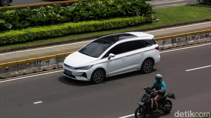 Array,Tarik Ulur Pajak Mobil-motor Listrik di Indonesia