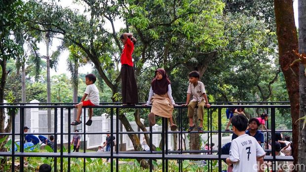 Array,Taman Kampung Kandang 04 di Jaksel Punya Perosotan Pasir Putih Ramah Disabilitas