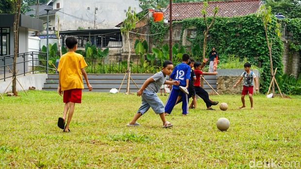 Array,Taman Kampung Kandang 04 di Jaksel Punya Perosotan Pasir Putih Ramah Disabilitas