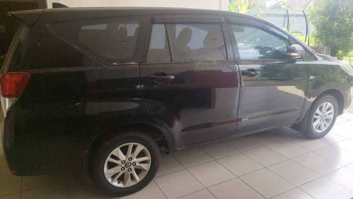 Array,Lelang Kijang Innova Reborn Mulai Rp 50 Jutaan: Ada BPKB, STNK Atas Nama Gubernur